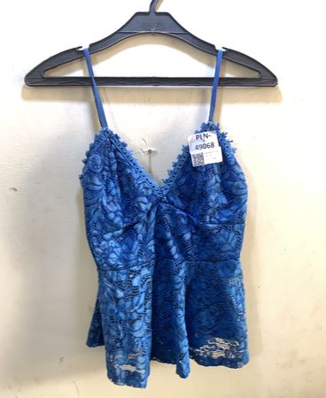 Blauer Spitzen-Top