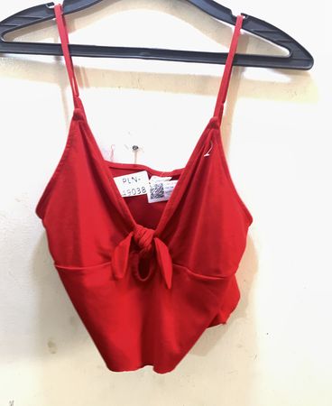 FaithVintage Rotes Cami-Oberteil mit Bindeband vorne