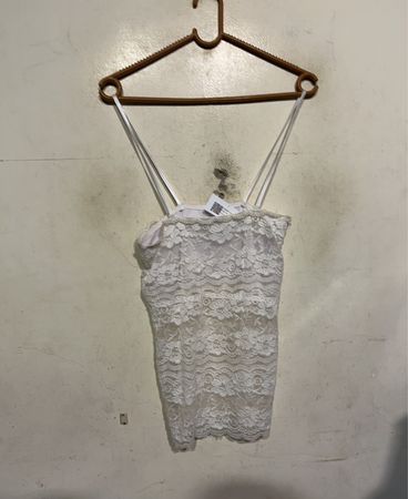 Weiße Spitzen-Camisole