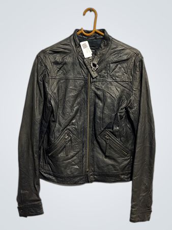 Sams Nachbarschaft Nachbarschaft schwarze Lederjacke