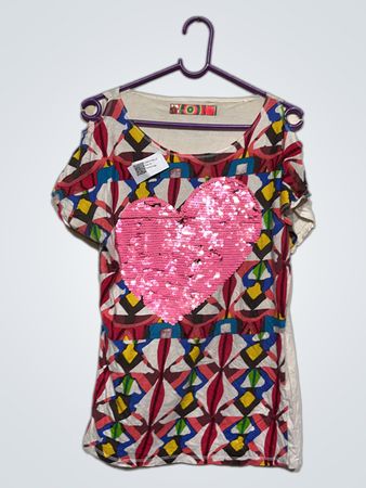 T-Shirt mit Paillettenherz und geometrischem Druck
