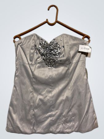 Silberne trägerlose verzierte Bluse
