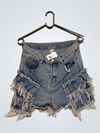Denim-Shorts mit fransigen Rüschen