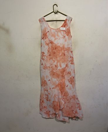 Ärmelloses Maxi-Kleid mit Blumenmuster und Schnürung am Rücken