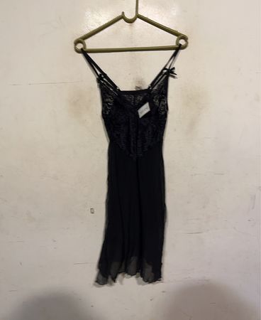 Schwarzes Spitzen-Rockkleid
