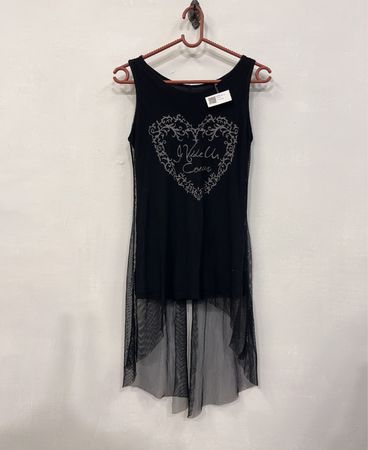 Schwarzes ärmelloses Netzkleid mit Herzgrafik