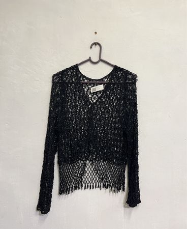 Schwarze Häkeljacke mit Fransen
