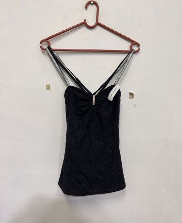 Schwarz verziertes Top