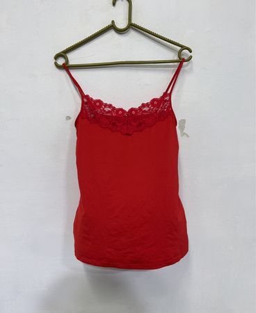Rote Spitzenkante Tops