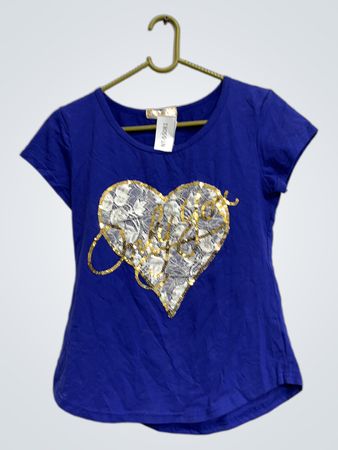Blaues T-Shirt mit Herz-Pailletten-Design