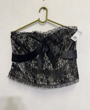 Terra-style Modekollektion Schwarzes Spitzen-Corsage-Top mit Schleife