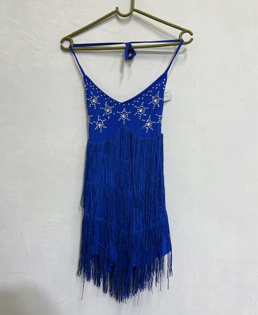 Blaues Pailletten- und Fransenkleid