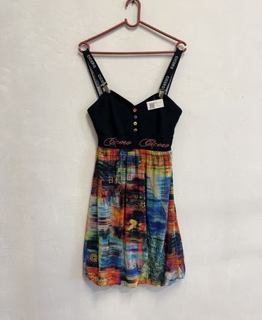 CICERO Schwarzes Kleid mit buntem bedrucktem Rock