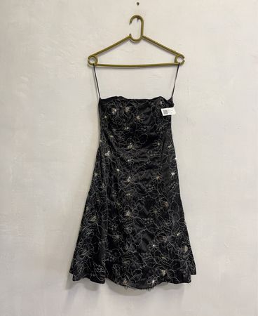 BAY Schwarzes Trägerloses Floral Verziertes Kleid