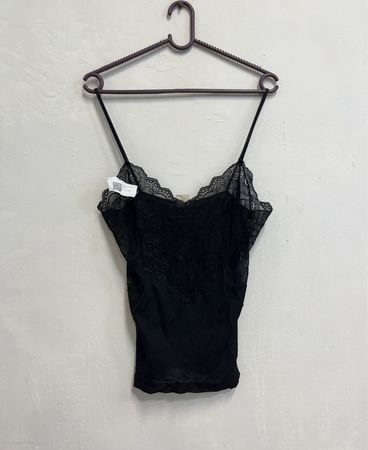 Schwarze Spitzenbesatz-Camisole