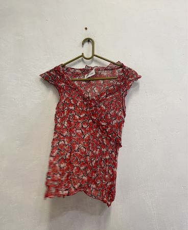 Rote Blumenmuster-Bluse