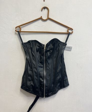 Schwarzes Kunstleder-Corsett mit Reißverschluss und Schnürung