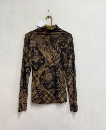 Braunes und schwarzes florales und kariertes Turtleneck-Top