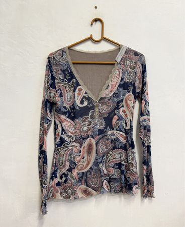 Frauen Paisley-Print V-Ausschnitt Langarmshirt
