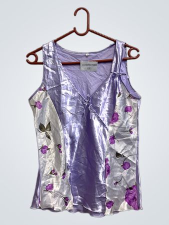 Lila Blumen Satin Tanktop