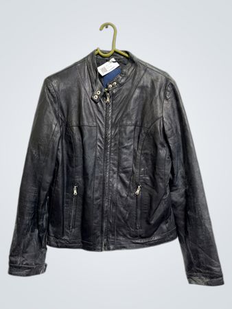Schwarze Lederjacke
