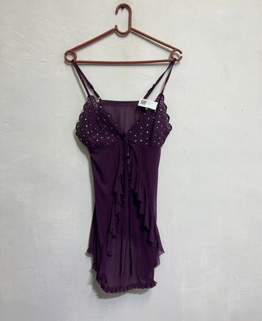 Lila durchsichtiger Babydoll mit Strasssteinen