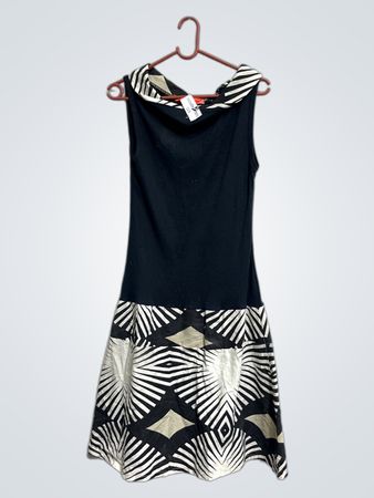 Novedades Dorins Barcelona Ärmelloses Kleid mit geometrischem Print-Rock