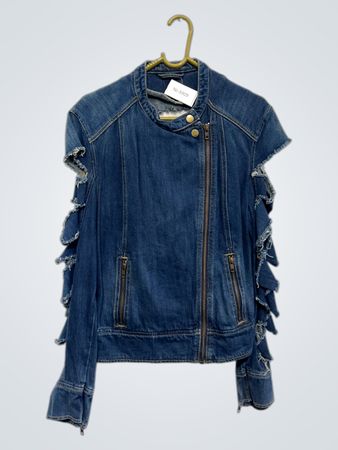 Jeansjacke mit Rüschenausschnitten