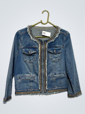 Denimjacke mit Kettendetail