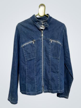 Blaue Denimjacke mit Reißverschlussverschluss