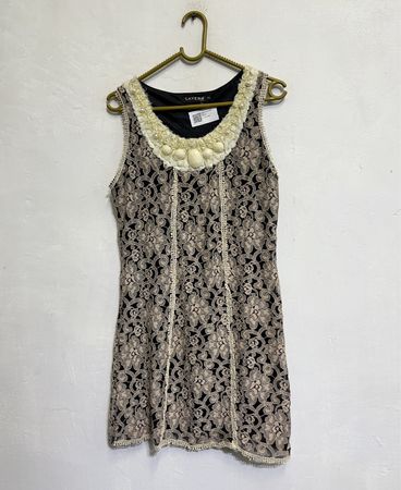 LAYERS PARIS Ärmelloses Spitzenkleid mit verziertem Ausschnitt