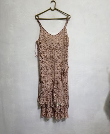 Spitzen-Spaghettiträgerkleid mit Rüschendetail