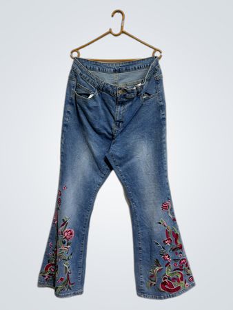 Romwe bestickte ausgestellte Jeans