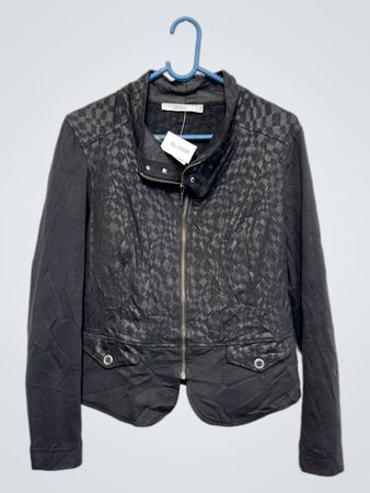 2B Schwarze Jacke