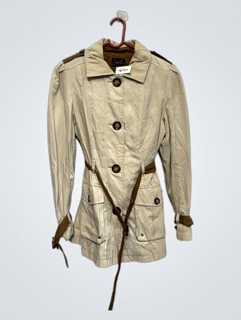Trench Coat Beige Jalsica con Cinturón