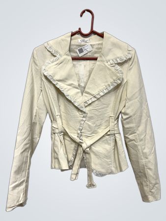 Gladies Paris Cream Rüschenausschnitt Gürteltasche Jacke