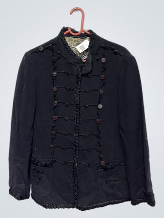 Schwarze Jacke mit dekorativen Knöpfen