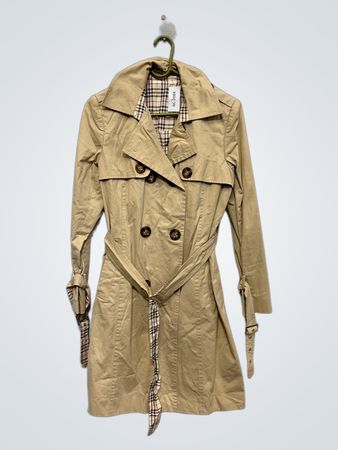 Beige Trenchcoat mit karierter Futter