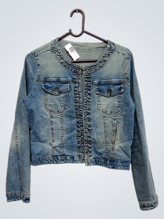 Jeansjacke mit Nieten