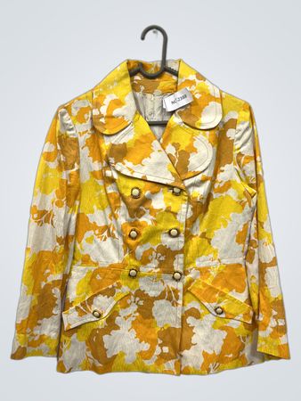 Gelber und weißer blumiger doppelt geknöpfter Blazer