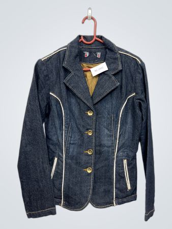 Jeansjacke mit goldenen Knöpfen