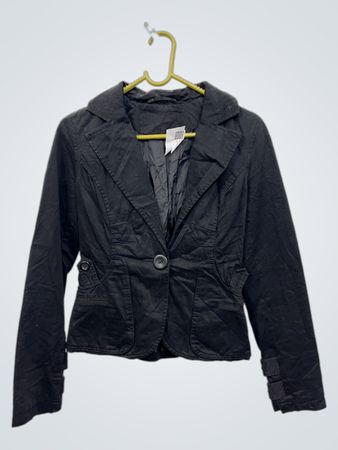 Schwarzer Knopfblazer