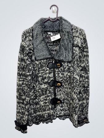 B HIGH Damen Schwarz-Weiß Strickcardigan mit Pelzkragen