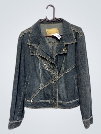 Jeansjacke mit besticktem Detail