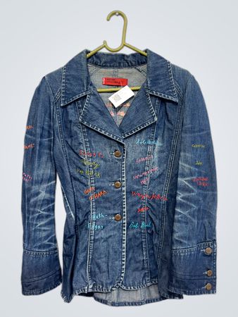 Levi's Red Tab Mädchen Jeansjacke mit aufgestickten Namen