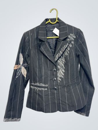Vero Moda schwarzer Nadelstreifen-Blazer mit Stickerei