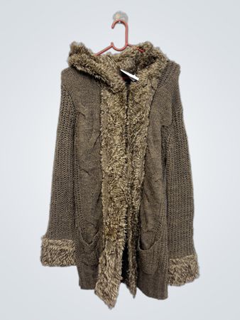 Brauner Kapuzencardigan mit Pelzbesatz
