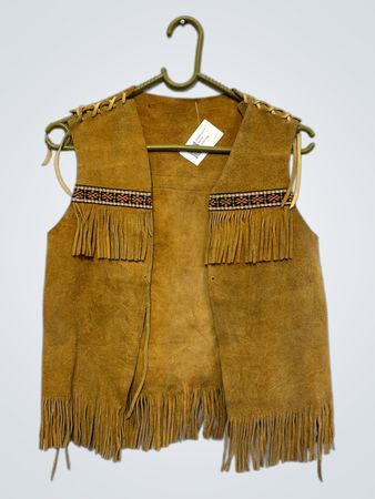 Wildleder-Fransenweste mit besticktem Saum