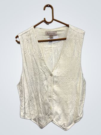 Karavan Women's White Textured Vest