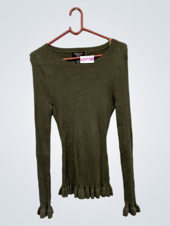 Verbundenes olivgrünes Rippstrick-Longsleeve-Top mit Rüschensaum und -manschetten